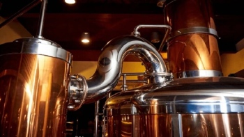 Emprendedor tuvo que desechar 3 mil litros de cerveza por culpa de la ANDE