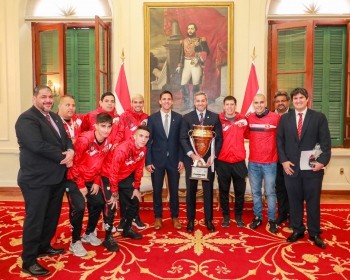 Abdo Benítez recibió a los campeones sudamericanos de fútbol de salón