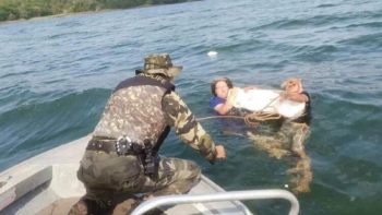 Rescatan a ocupantes de una embarcación que se hundió en el lago Itaipú